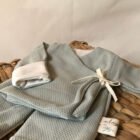 Pijama Kimono disponible en Alas por tres. Abrigando con amor - Descubre nuestras prendas suaves, cálidas y seguras para los más pequeños. Ropa para bebés prematuros y Niños hasta 4 años. Recién Nacido, Primera muda