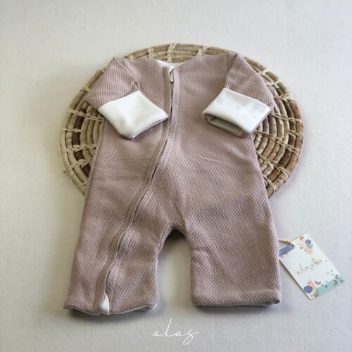 Pijama Enterizo disponible en Alas por tres. Abrigando con amor - Descubre nuestras prendas suaves, cálidas y seguras para los más pequeños. Ropa para bebés prematuros y Niños hasta 4 años. Recién Nacido, Primera muda