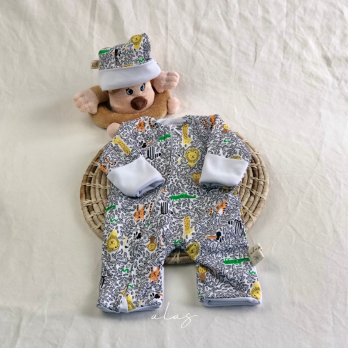 Pijama Enterizo disponible en Alas por tres. Abrigando con amor - Descubre nuestras prendas suaves, cálidas y seguras para los más pequeños. Ropa para bebés prematuros y Niños hasta 4 años. Recién Nacido, Primera muda